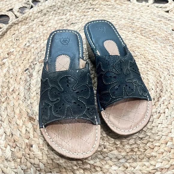 Ariat Floral Clog Slide Sandals With Center Stamped Logo Size 6B - Picture 2 of 6